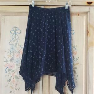 NWOT Skirt Abercrombie bilevel floral navy blue adult S , L14 kids